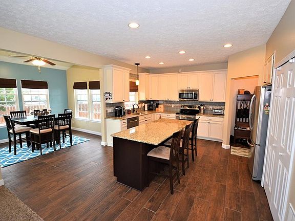 5th image of 4239 Pembroke Dr