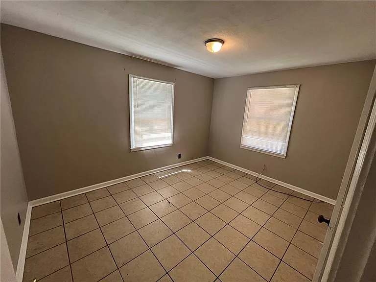 2408 N McVay Dr — Photo 9