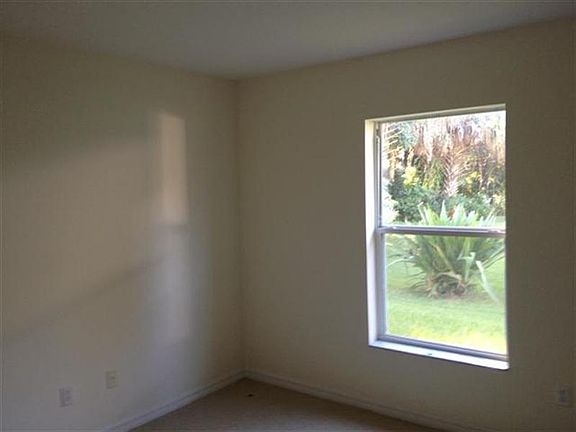 4th image of 8 Sea Brook Pl