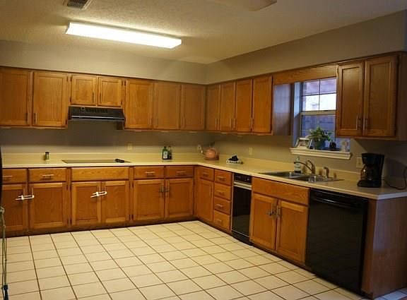 3rd image of 2850 Oak Creek Dr