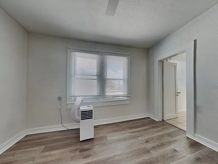 2904 W Chestnut St #2 — Photo 15