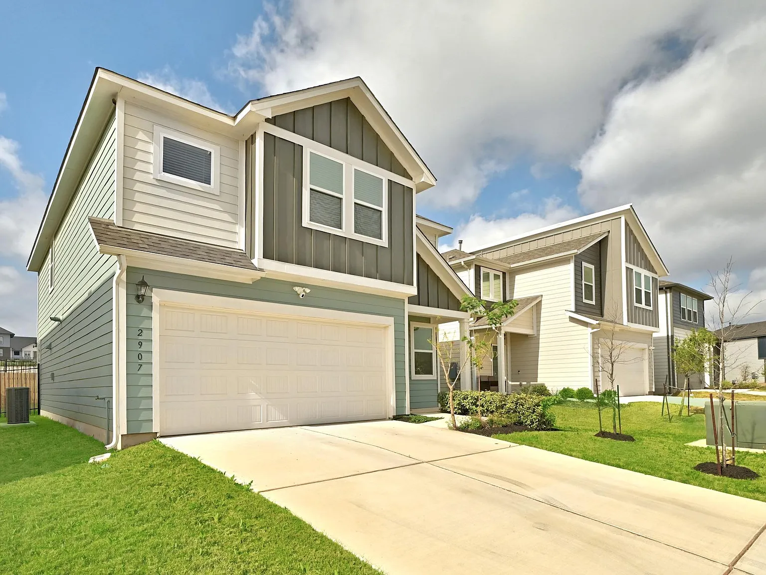 3 bed, 2.5 bath, 2000 sqft, $2,195 — Photo 3