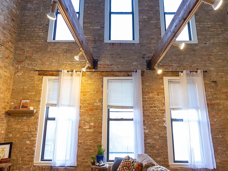1826 N Milwaukee Ave #2FN — Photo 1