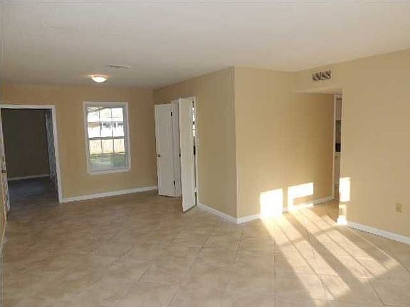 4th image of 320 Sikes Cir NW