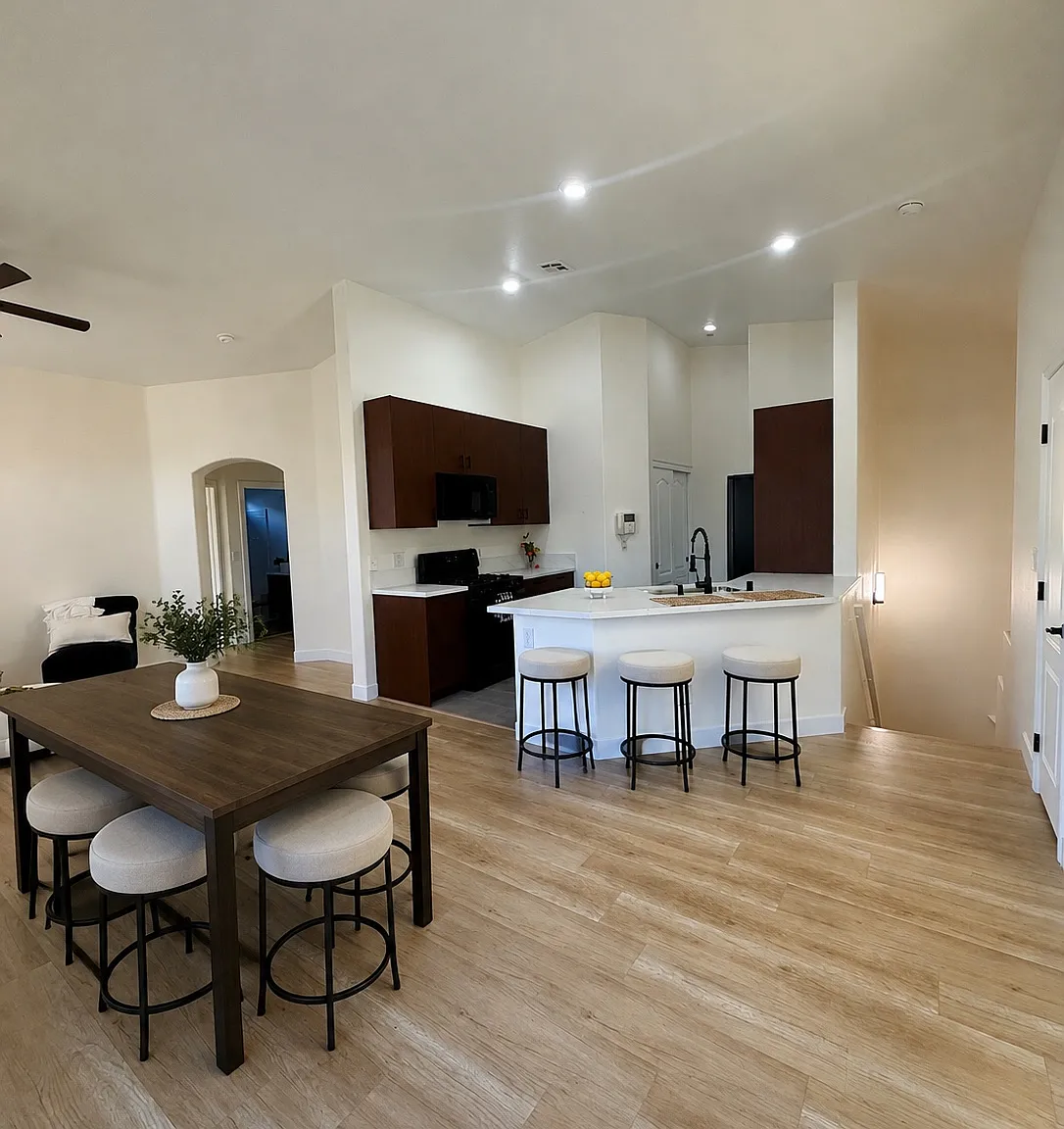 2 bed, 1128 sqft, $1,850 — Photo 4