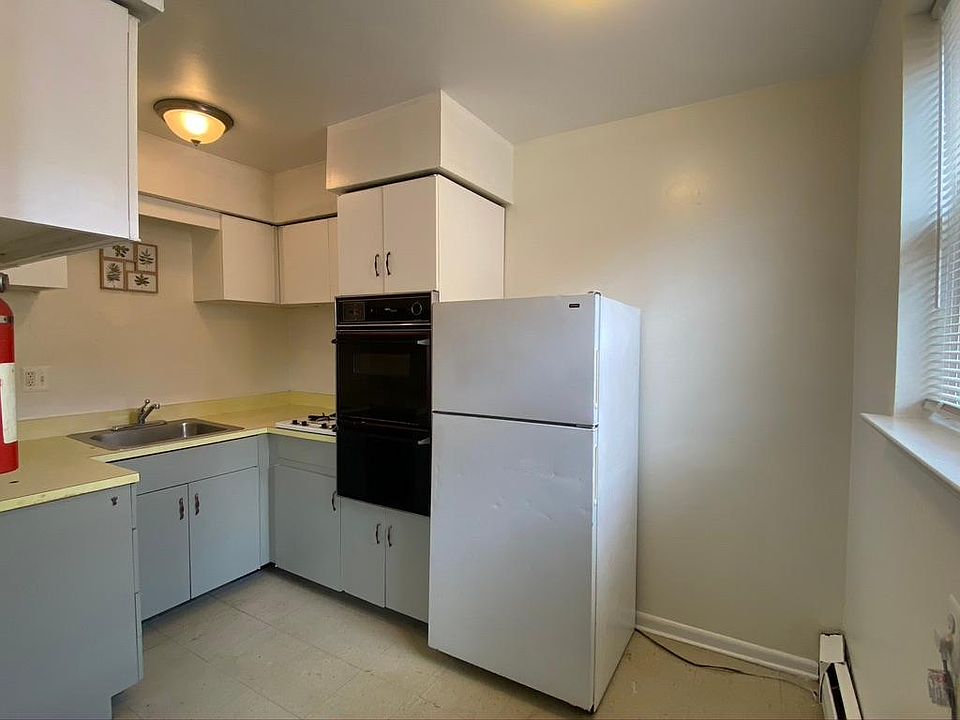 1st image of 7961 Summerdale Ave #D4