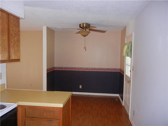 4th image of 817 Bedford Dr