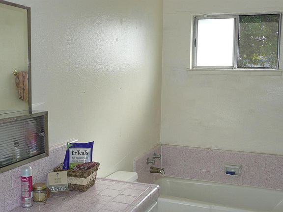5th image of 1325 W Harvard Avenue