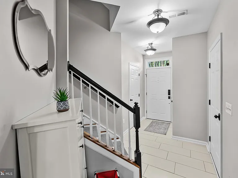 5011 Waple Ln — Photo 3
