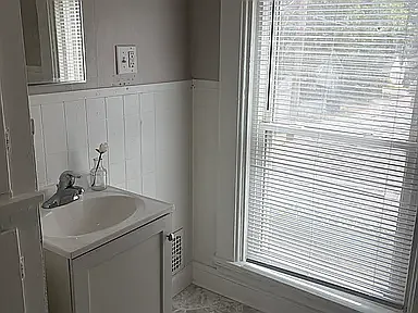 1513 1/2 Iowa St — Photo 6