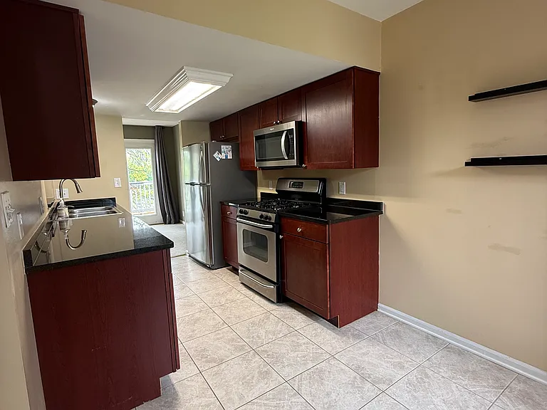 243 Fieldcrest St — Photo 5