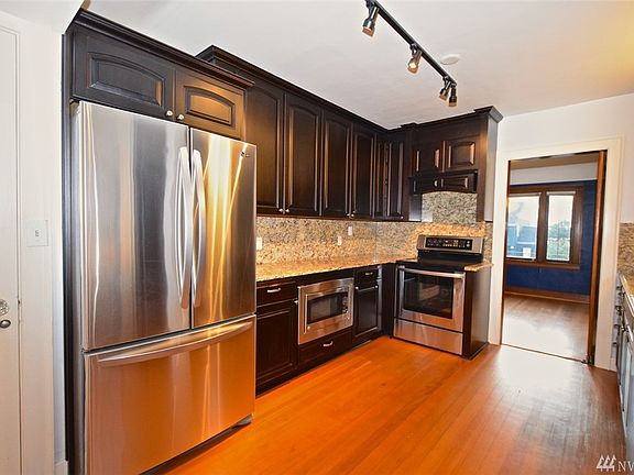 5th image of 2846 42nd Ave W