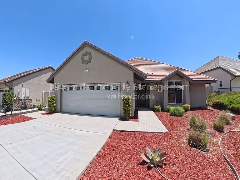 2921 Gibson St — Photo 3