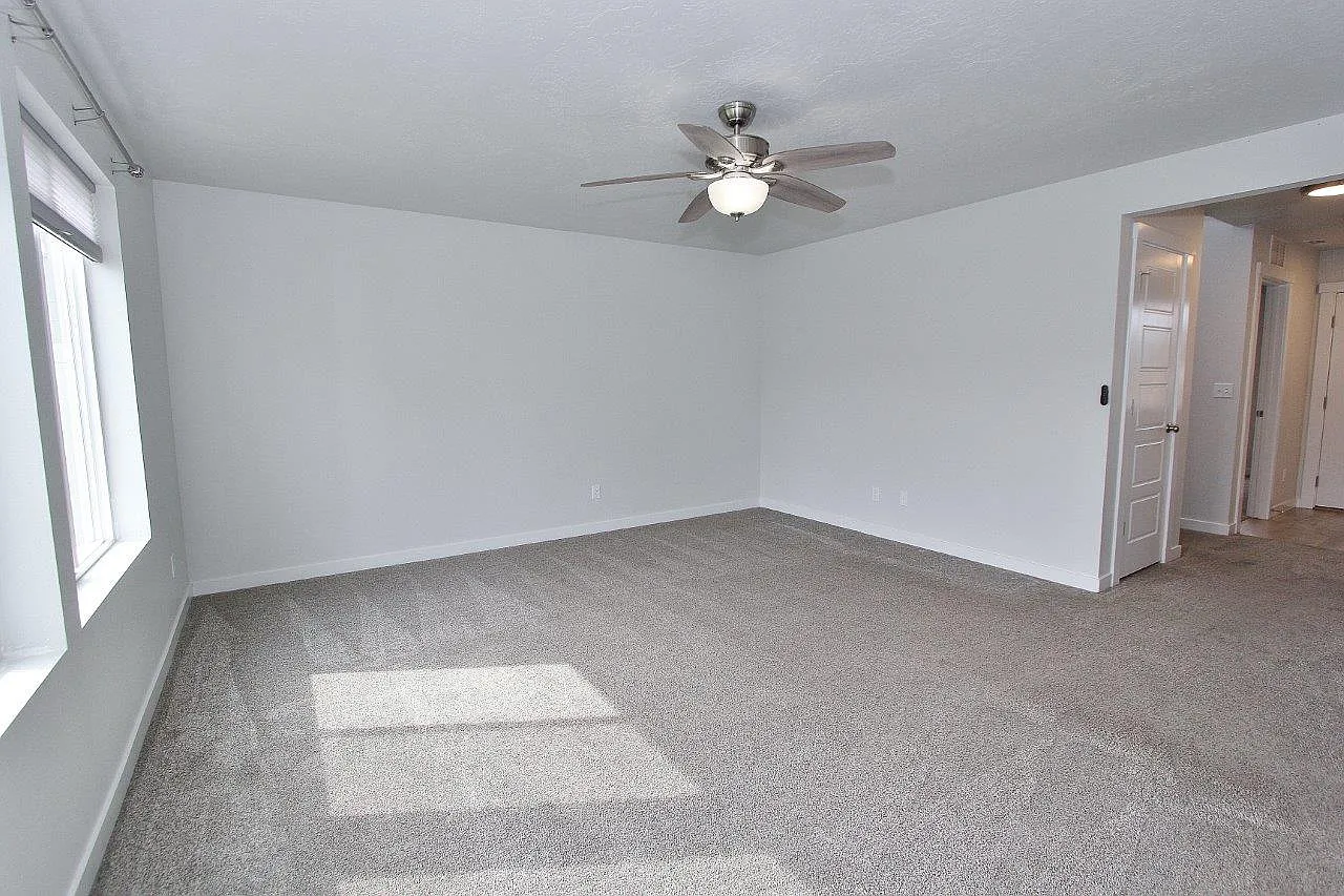 4 bed, 2.5 bath, 2010 sqft, $2,700 — Photo 4