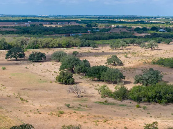 2417 FM 2579, Floresville, TX 78114