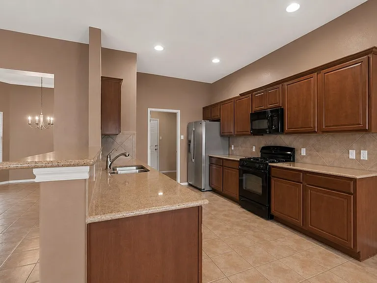354 Camelia Pkwy — Photo 6