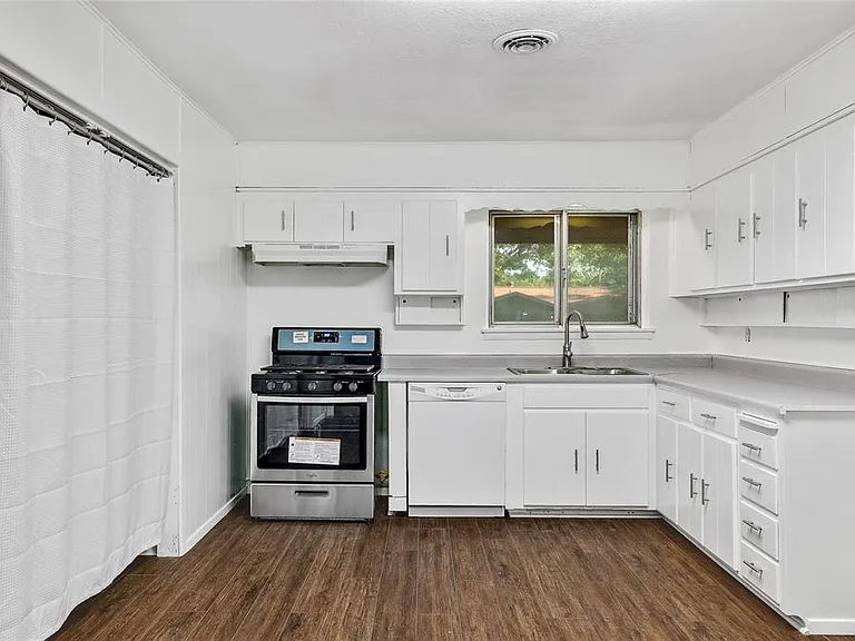 7108 Willis Ave — Photo 14