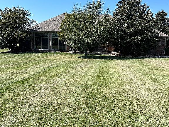 3rd image of 200 Oak Knoll Rd