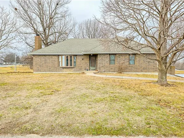 402 Frederick Dr, Gower, MO 64454