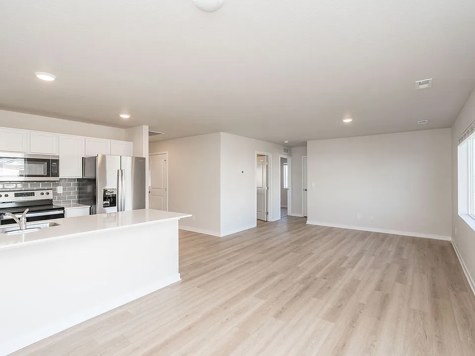 1313 NE Crossing Oaks Dr