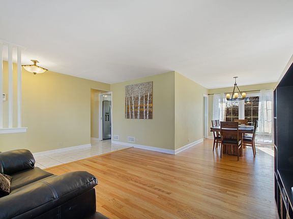 5th image of 9514 Kilbourn Ave