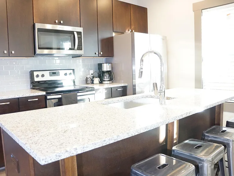 2310 Summit St — Photo 10