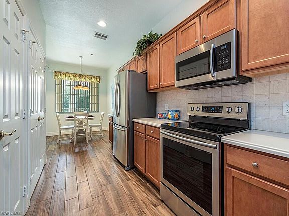 5th image of 4833 Hampshire Ct #1-102