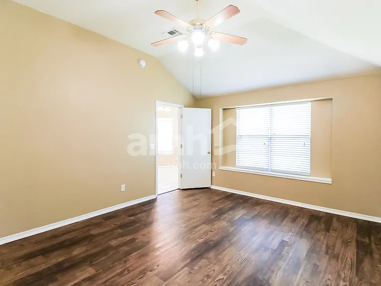 700 SW 156th Pl — Photo 9