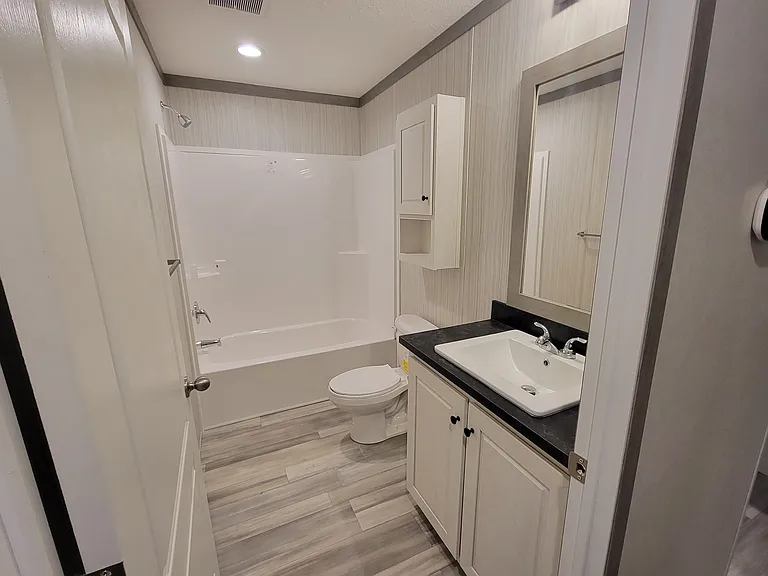 Colonial Manor — Photo 33