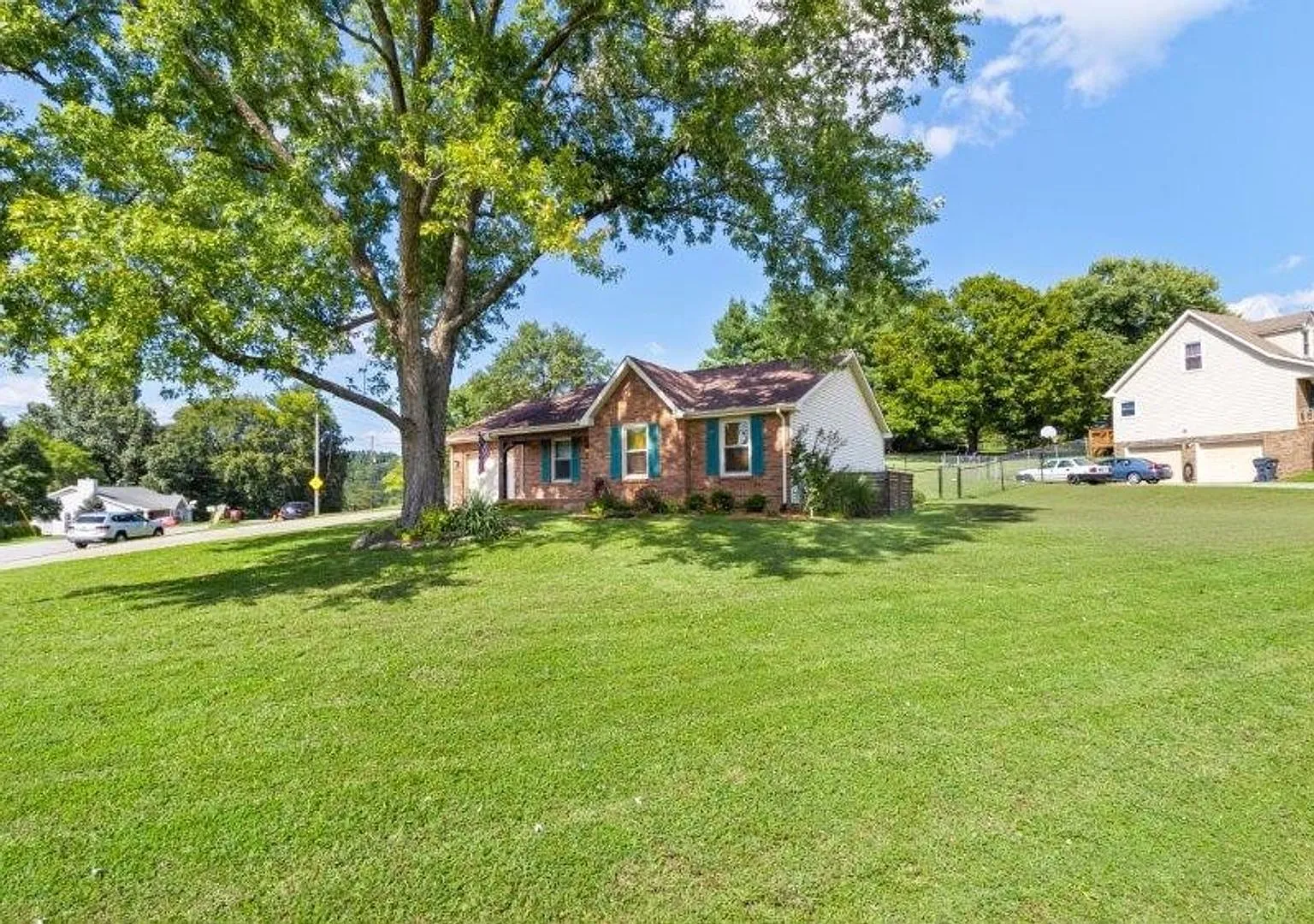 Beautiful Home In St. B!! 3 Bed/ 2 Bath Large Corner Lot! — Photo 2