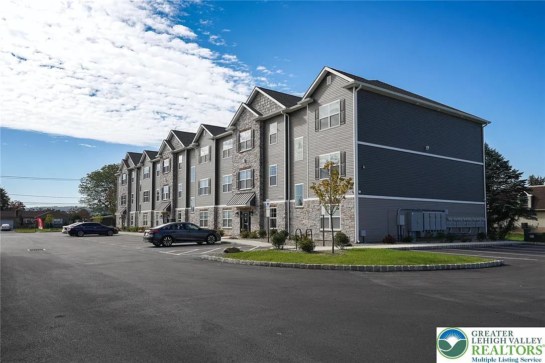 2 bed, 1350 sqft, $2,350 — Photo 2