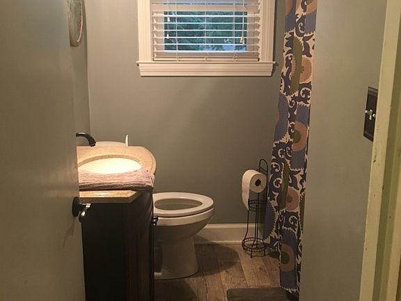 5th image of 204 S Meadow Cir