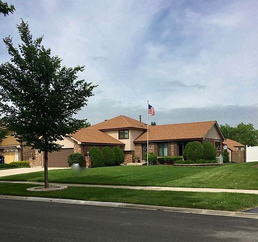 1st image of 15329 Stradford Ln