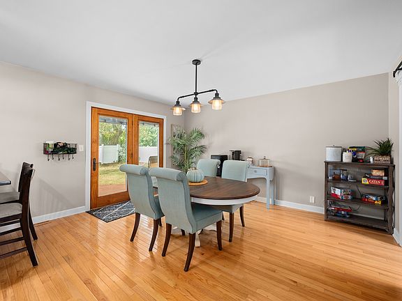 4th image of 1301 Larson St