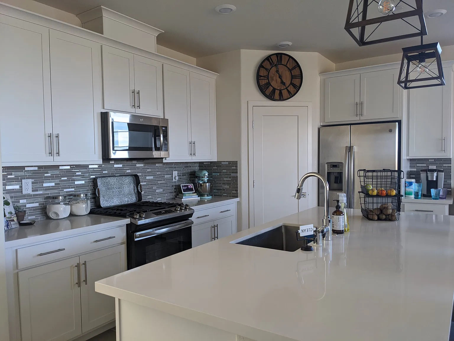 4 bed, 2278 sqft, $3,800 — Photo 2