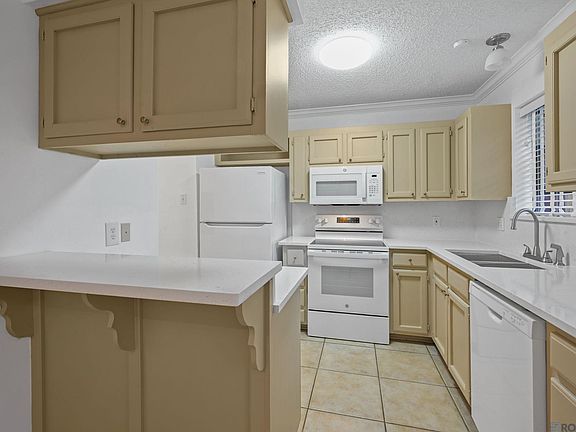5th image of 954 Ridgepoint Ct #15D