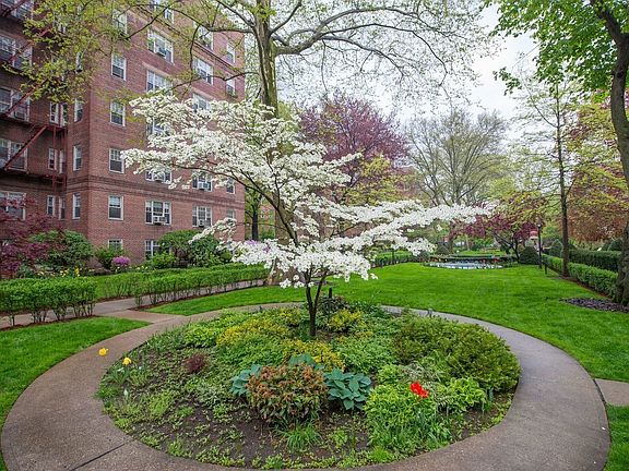 3rd image of 11250 78th Ave APT 3H
