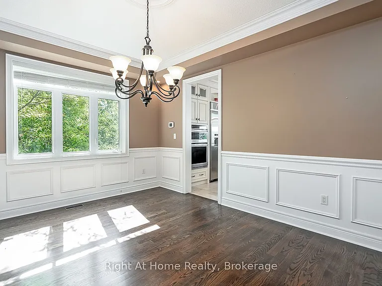 2096 Bingley Cres — Photo 7