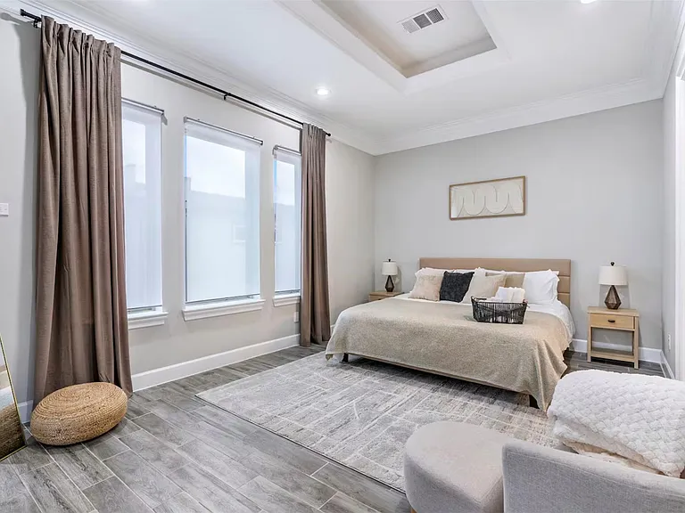 1719 Blodgett St — Photo 16