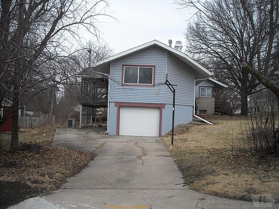3rd image of 24 Mayridge Dr