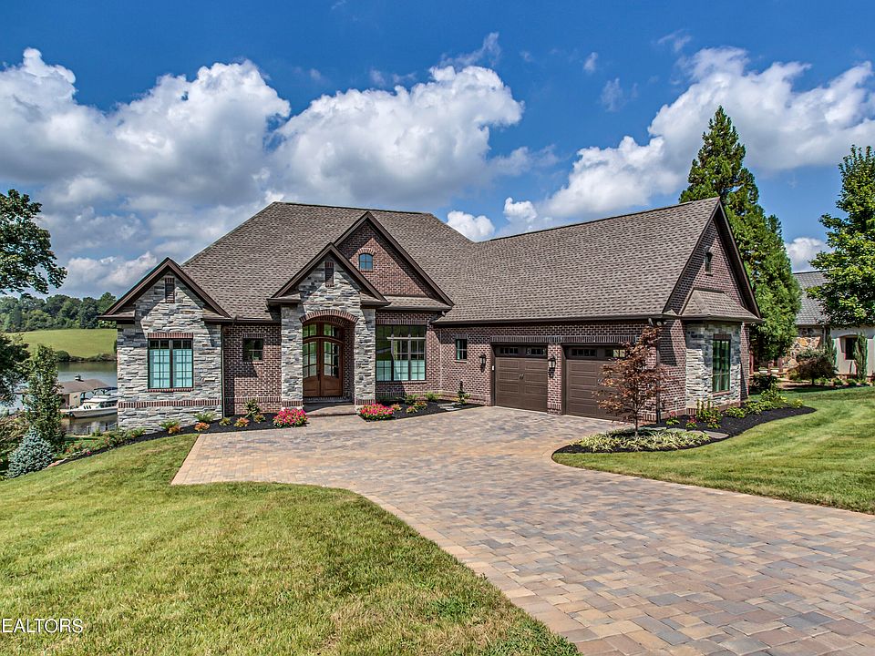 1st image of 215 Pineberry Dr