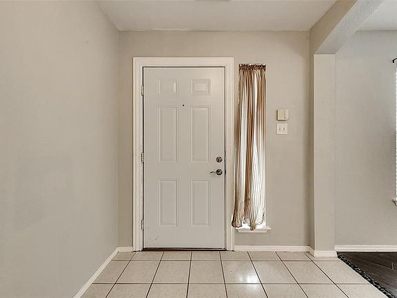 4th image of 2217 Oleander Way