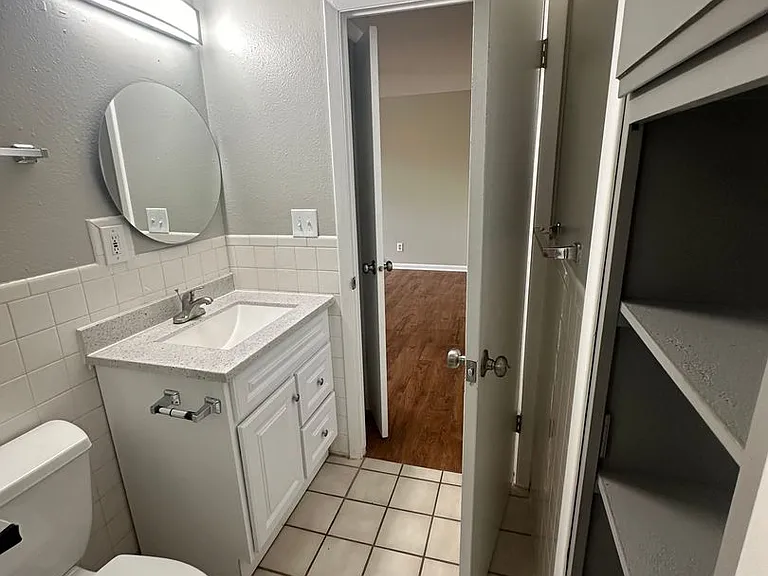 Mead Apartments — Photo 15