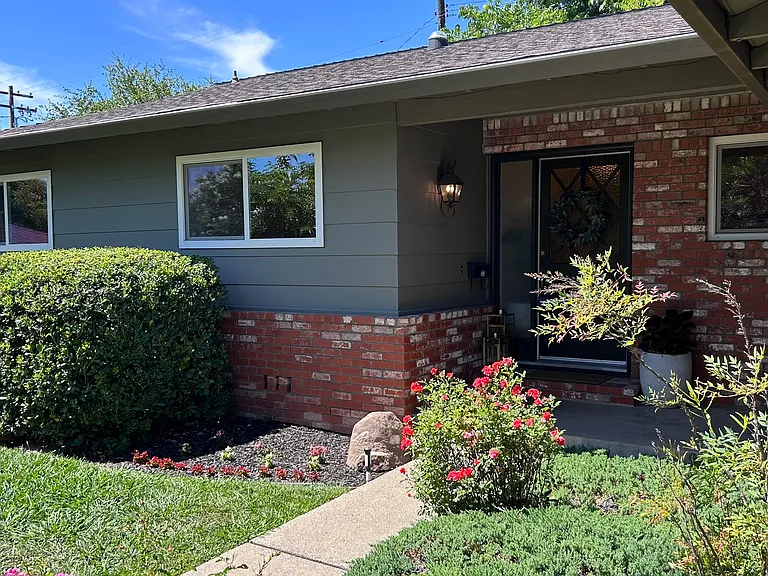 1803 Tanglewood Ln — Photo 2