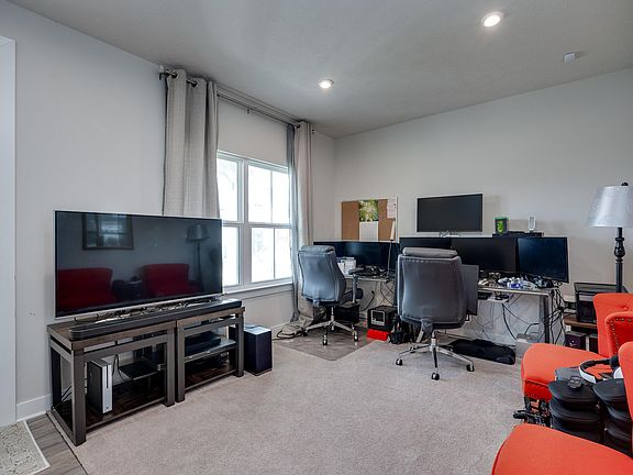 5th image of 260 Regatta Park Dr