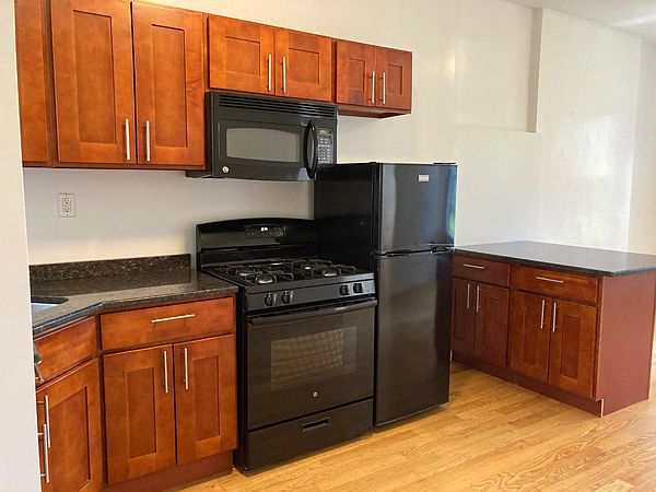 1st image of 208 E 124th St APT 10