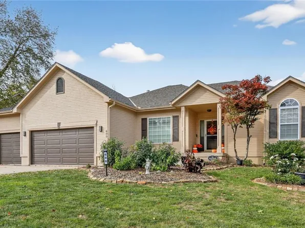 600 S Fox Ridge Dr, Raymore, MO 64083