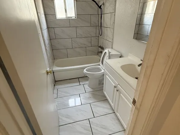 2390 Oakmont St #1, Sacramento, CA 95815