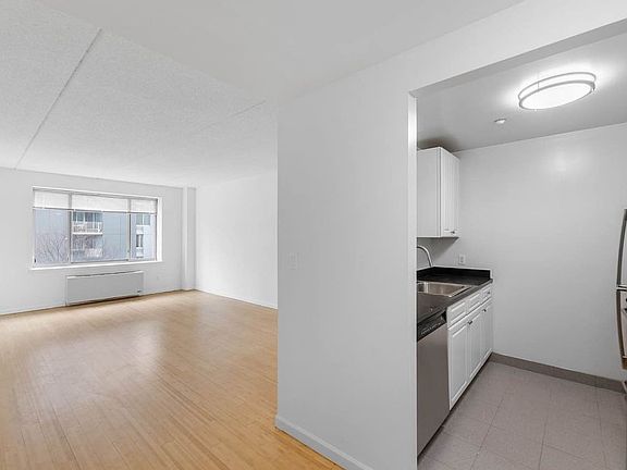 5th image of 1955 1st Ave APT 625