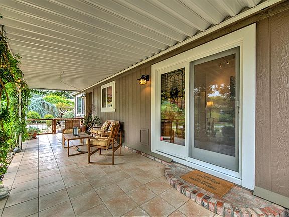 4th image of 34 Redondo Court